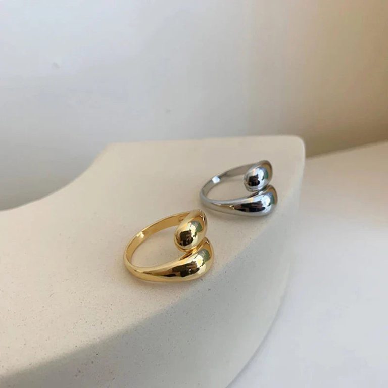 Affirmez votre élégance avec une touche d'audace : la bague épaisse dôme plaquée or et argent pour femmes