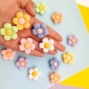 Osez une Explosion de Couleurs pour Vos Accessoires avec les Pétales DIY!