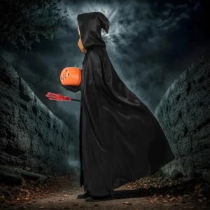 Découvrez l’élégance mystérieuse de la cape à capuche pour un Halloween inoubliable