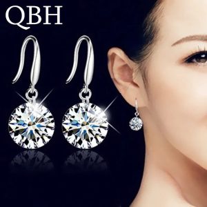 Révélez Votre Charme avec des Boucles d'Oreilles en Zircon d’Exception