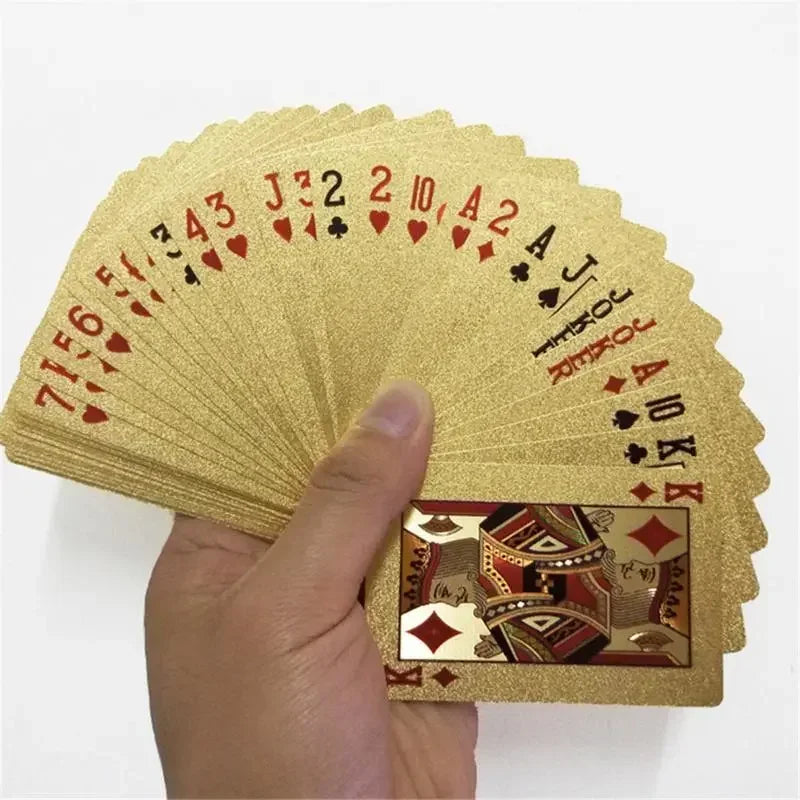 Redécouvrez l'Élégance et le Raffinement des Soirées avec cet Ensemble de Cartes à Jouer en Or 24 Carats