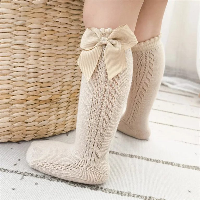 Un style adorable et un confort incomparable : découvrez les chaussettes enfants avec nœud