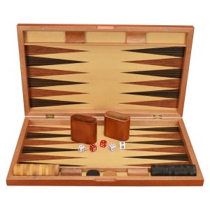 L'élégance du jeu : redécouvrez l'art de la stratégie avec un set d'échecs et backgammon en bois acrylique