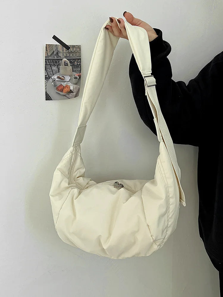 Révélez Votre Style avec une Touche de Douceur : Le Sac Bandoulière Hobo en Toile Peluche pour Femme
