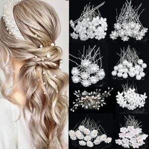 L'élégance incarnée : Sublimez votre coiffure de mariage avec des épingles en perles et strass argentées
