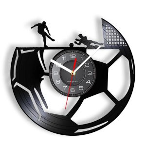 Redécouvrez Votre Espace avec une Horloge Unique au Charme Rétro et Footballistique