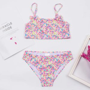 Un Été Stylé pour Votre Petite Princesse : L’Ensemble Bikini Imprimé avec Nœud qui Séduit