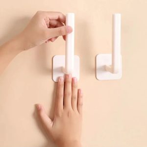 Optimisez votre espace avec style grâce à un support de rangement auto-adhésif innovant