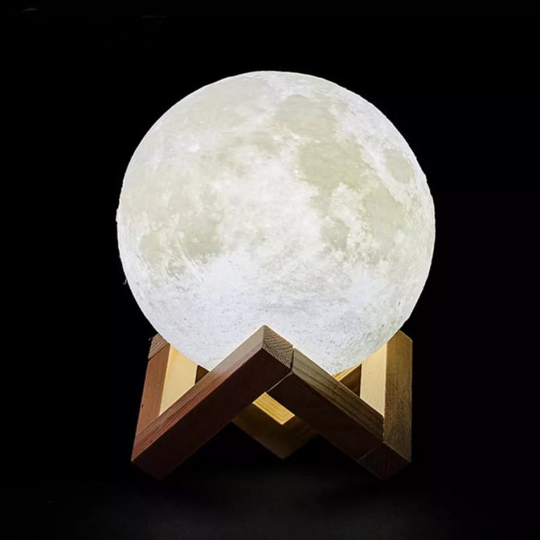 Illuminez vos soirées avec la magie de la Lune : la veilleuse tactile 3D qui change tout