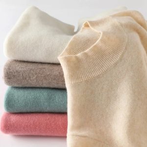 Chic et Confort Automnal : Le Pull Femme Col Montant qui Redéfinit l'Hiver