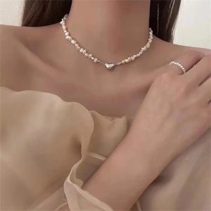 Raffinement et modernité : le charme irrésistible du collier ras-du-cou en perles d’inspiration coréenne