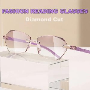 Élégance et Précision : Redécouvrez la Lecture avec ces Lunettes Trendy ornées de Diamants
