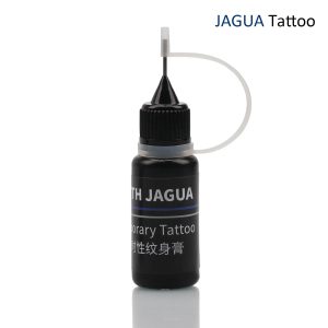 Découvrez l'Art Authentique du Tatouage Temporaire avec une Touche de Bleu Marine