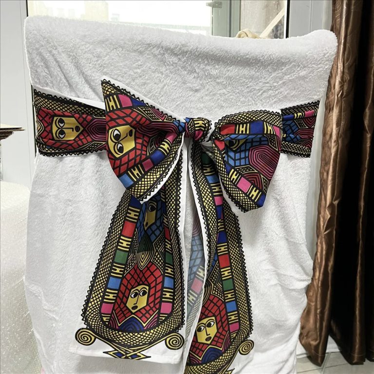 Transformez Votre Événement: L'Élégance Inégalée des Écharpes de Satin pour Chaises