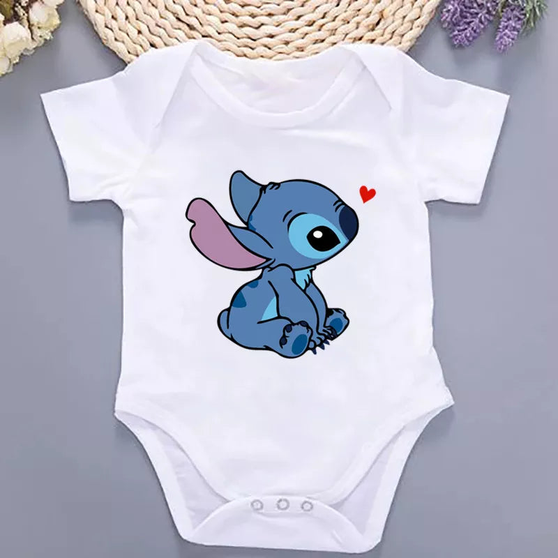 Un look estival unique pour bébé : quand MINISO réinvente la barboteuse avec Lilo & Stitch