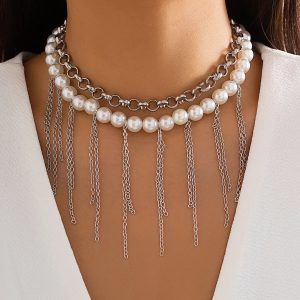 Révélez Votre Élégance avec un Collier aux Franges Rétro