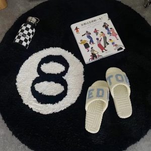 Transformez votre intérieur en un repaire de mystère avec le tapis LAKEA Halloween 8 Ball