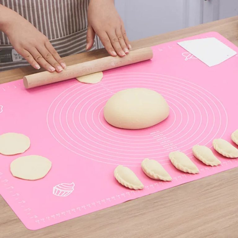 Révolutionnez Votre Cuisine avec le Tapis de Cuisson en Silicone et ses Accessoires Multifonctions