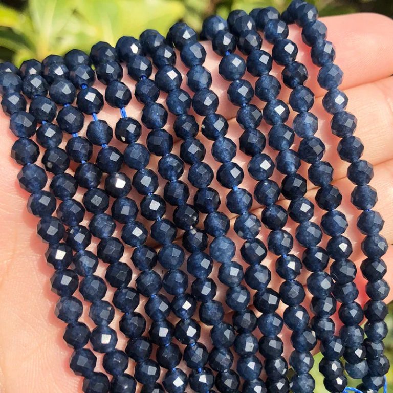 Créez des Bijoux d’Exception avec une Touche de Raffinement : L’Art des Perles Saphir Bleu Naturel Facettées