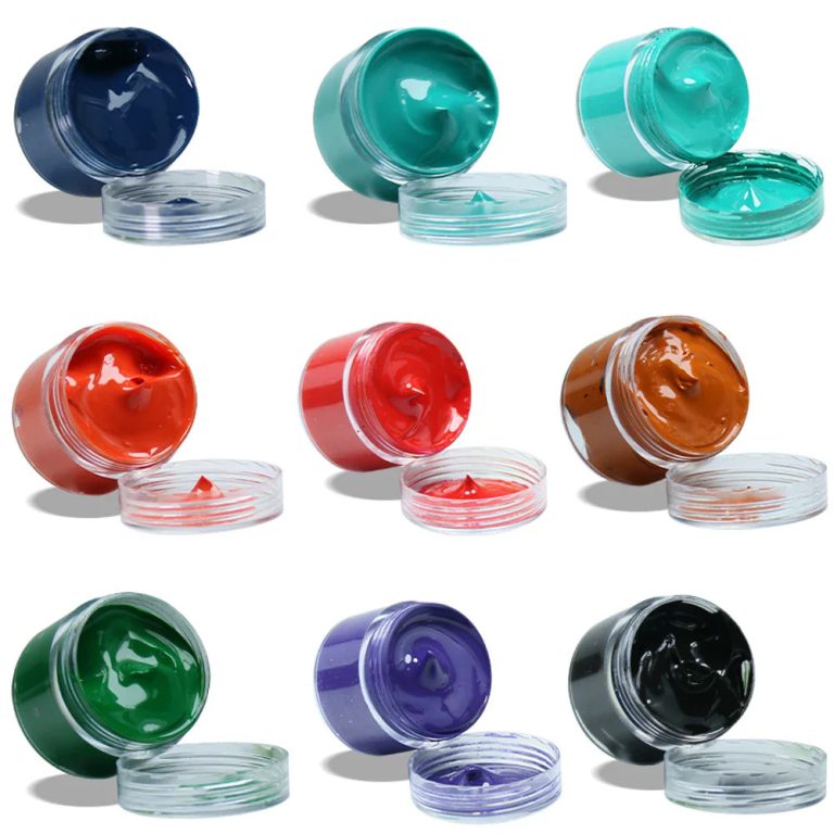 Donnez une Nouvelle Vie à Vos Objets de Cuir avec une Touche de Couleur et de Soin