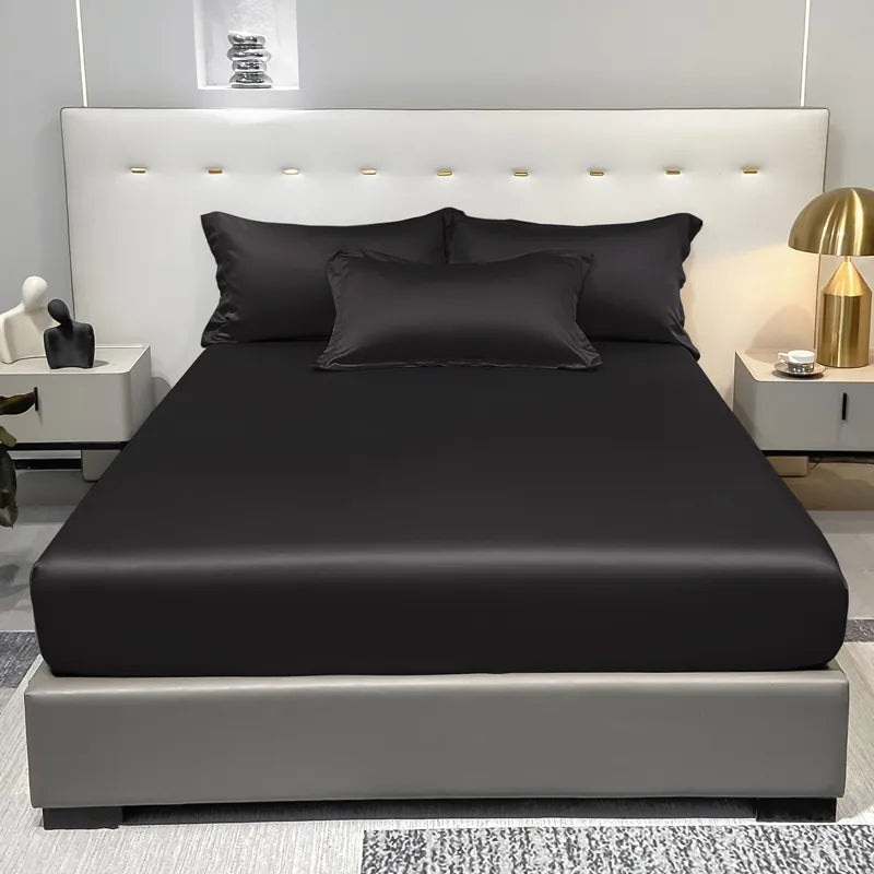 Sublimez Votre Espace de Repos avec un Dessus-de-lit en Satin de Soie Noir d'Exception