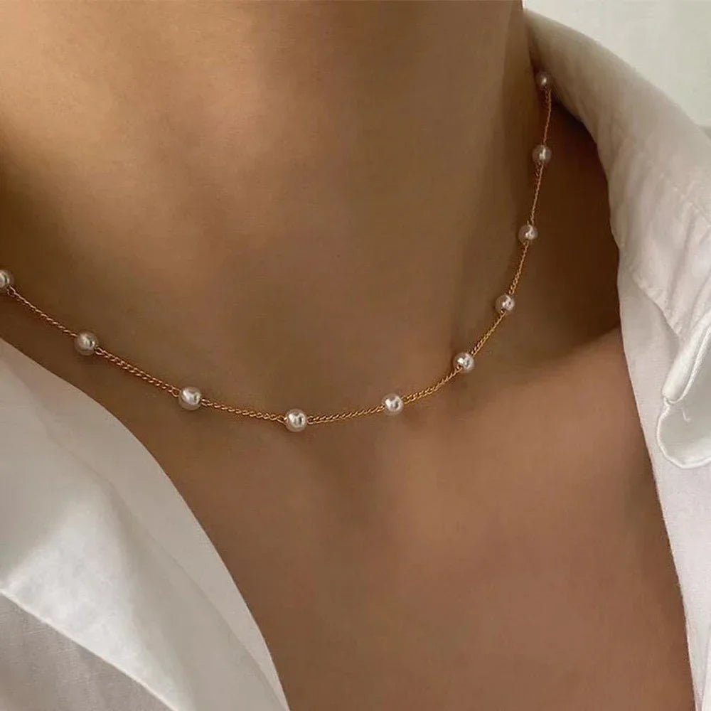 Élégance Rebelle et Raffinement Moderne : Découvrez le Collier Doré Perles SUMENG