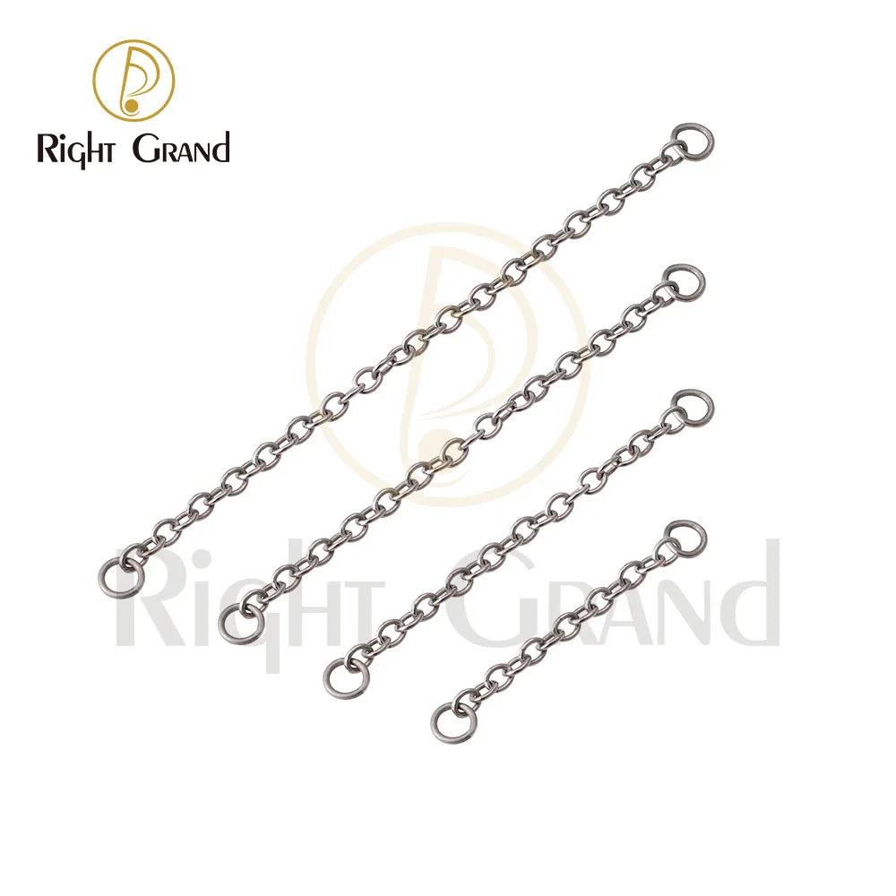 A La Croisée de l'Audace et de l'Élégance : Découvrez une Révolution Néo-Gothique en Titane