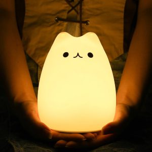Une Veilleuse LED Chat Mignonne : Quand Douceur et Technologie S’unissent pour Apaiser les Nuits