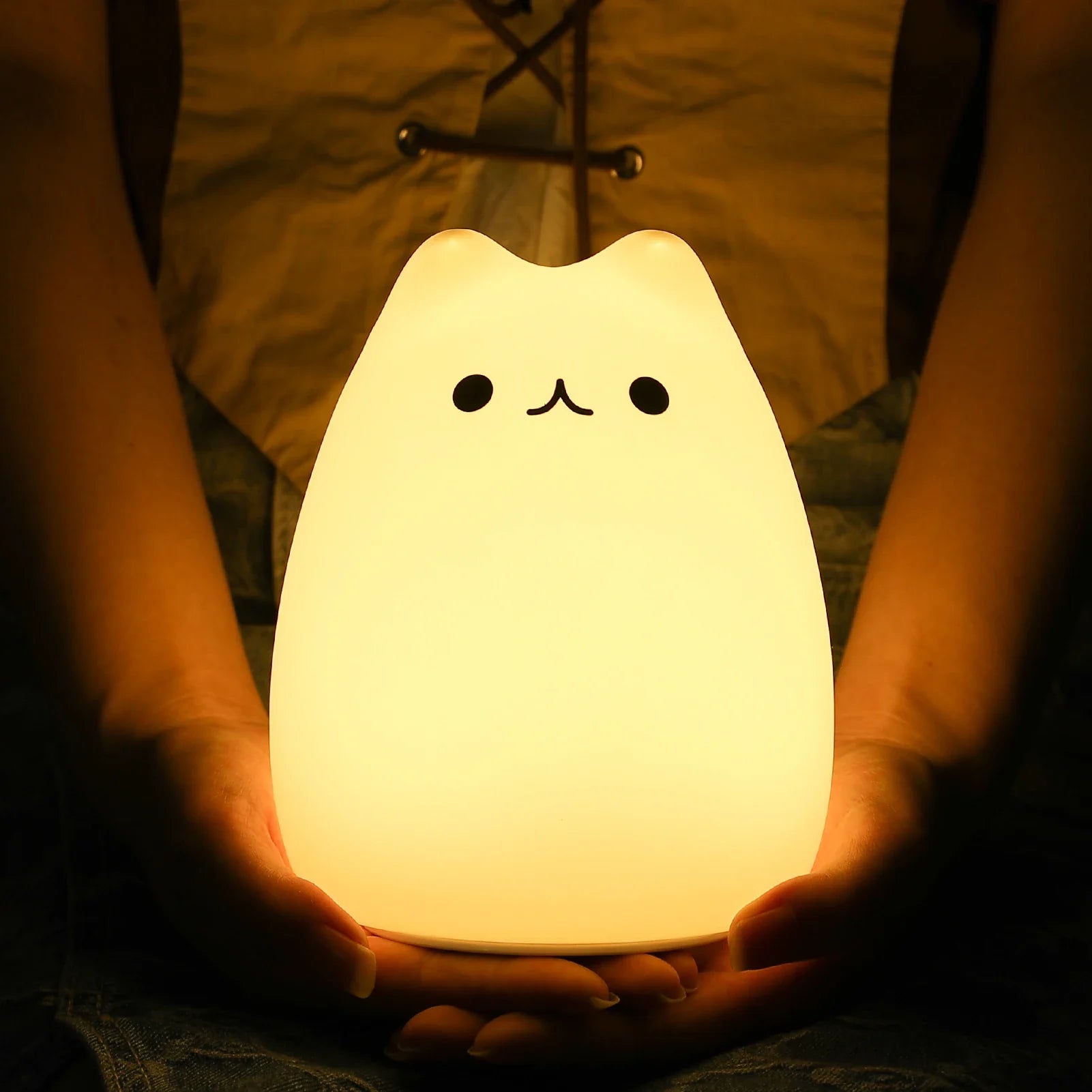 Une Veilleuse LED Chat Mignonne : Quand Douceur et Technologie S’unissent pour Apaiser les Nuits