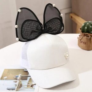 La touche de glamour estivale pour les petites têtes à l’ombre du soleil