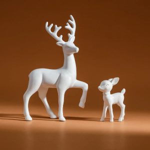 Une touche de magie moderne dans votre intérieur : la sculpture Cerf mère et faon en résine