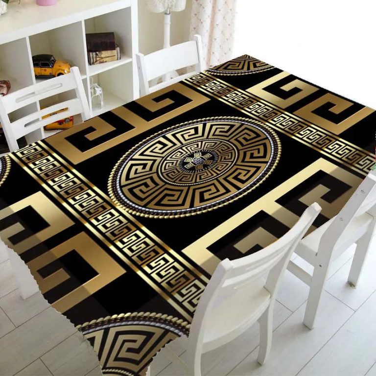 Un Must de l’Élégance pour Votre Table : La Nappe Rectangulaire Géométrique Luxe Noir et Or
