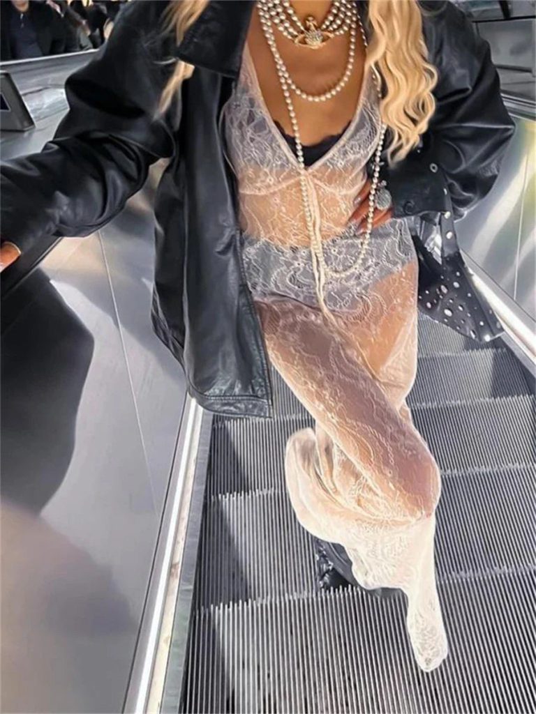 L'élégance estivale sublimée par une robe en dentelle florale