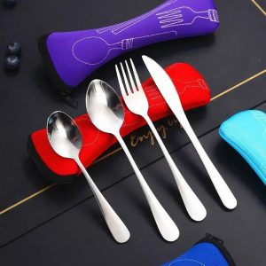 L'élégance pratique pour des repas en extérieur : l'ensemble de couverts inox qui sublime vos moments gourmands