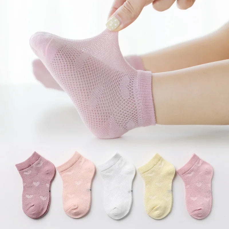 Confort et Fun pour les Petits Pieds : La Révolution des Chaussettes Enfants