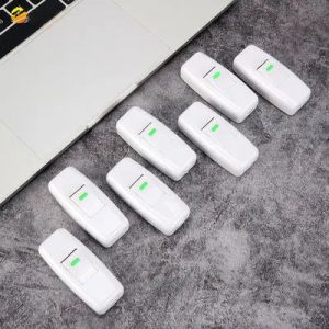 L'élégance au Bout des Doigts : Transformez Votre Espace avec un Interrupteur Blanc Intuitif