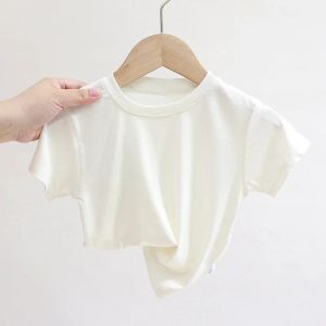 Des T-Shirts d’Été en Coton pour Bébé : L’Alliance Parfaite entre Confort et Style Décontracté