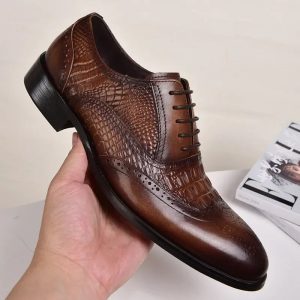 Un Style Intemporel Rehaussé : L’Élégance Rétro des Chaussures Oxford en Cuir Crocodile