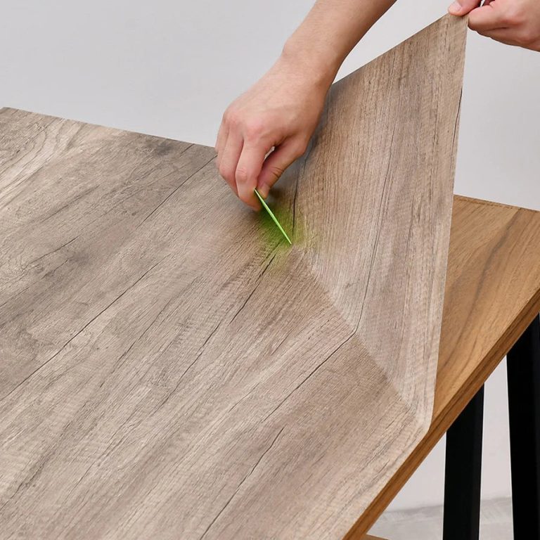 Réinventez Votre Intérieur : La Magie du Papier Peint Auto-adhésif Grain de Bois