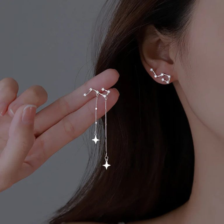 Élégance Moderne et Originalité : Les Boucles d'Oreilles Asymétriques Big Dipper en Argent