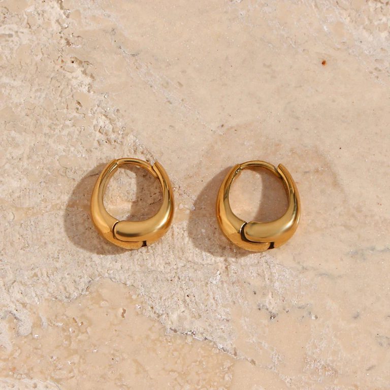 Élégance et Durabilité : La Nouvelle Tendance des Créoles en Acier Titane pour Femme