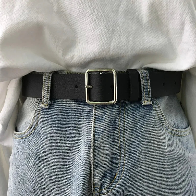 Révélez Votre Élégance au Quotidien avec une Ceinture en Cuir PU Unique
