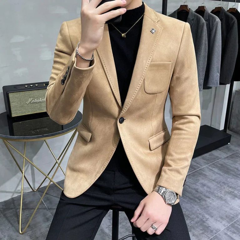 Réinventer son style avec le blazer en cuir de daim pour hommes à coupe ajustée