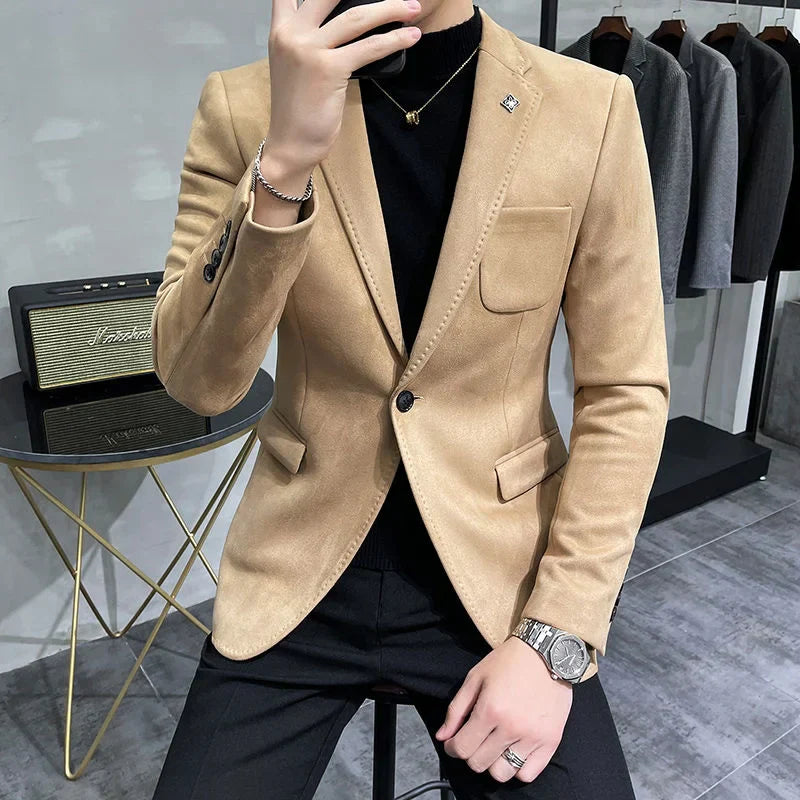 Réinventer son style avec le blazer en cuir de daim pour hommes à coupe ajustée