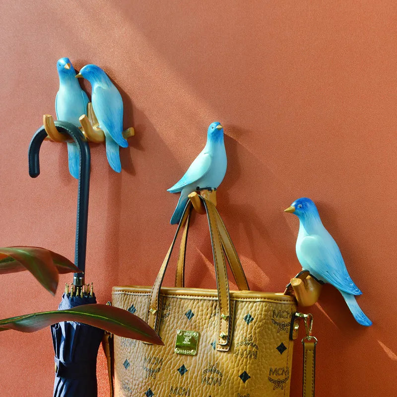 Créez un intérieur élégant et fonctionnel avec ce charmant crochet mural oiseau