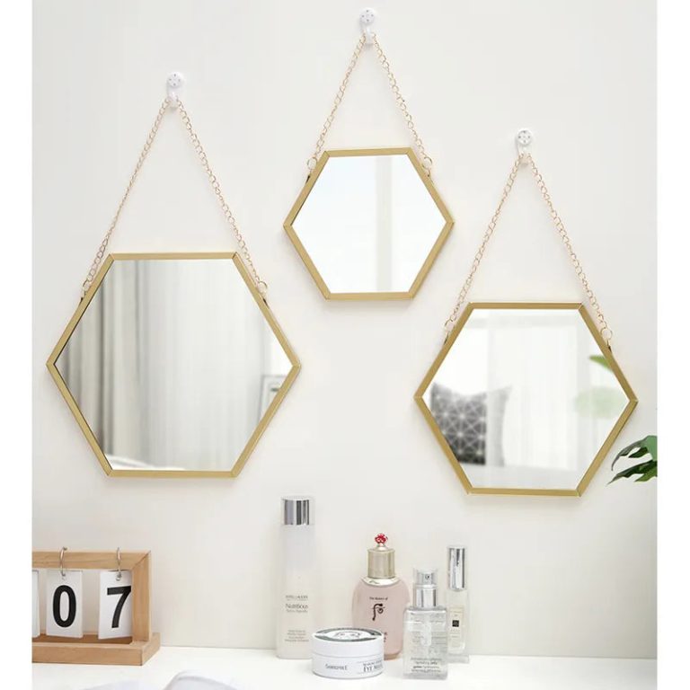 Un Twist Moderne pour Sublimer Votre Intérieur avec un Miroir Hexagonal