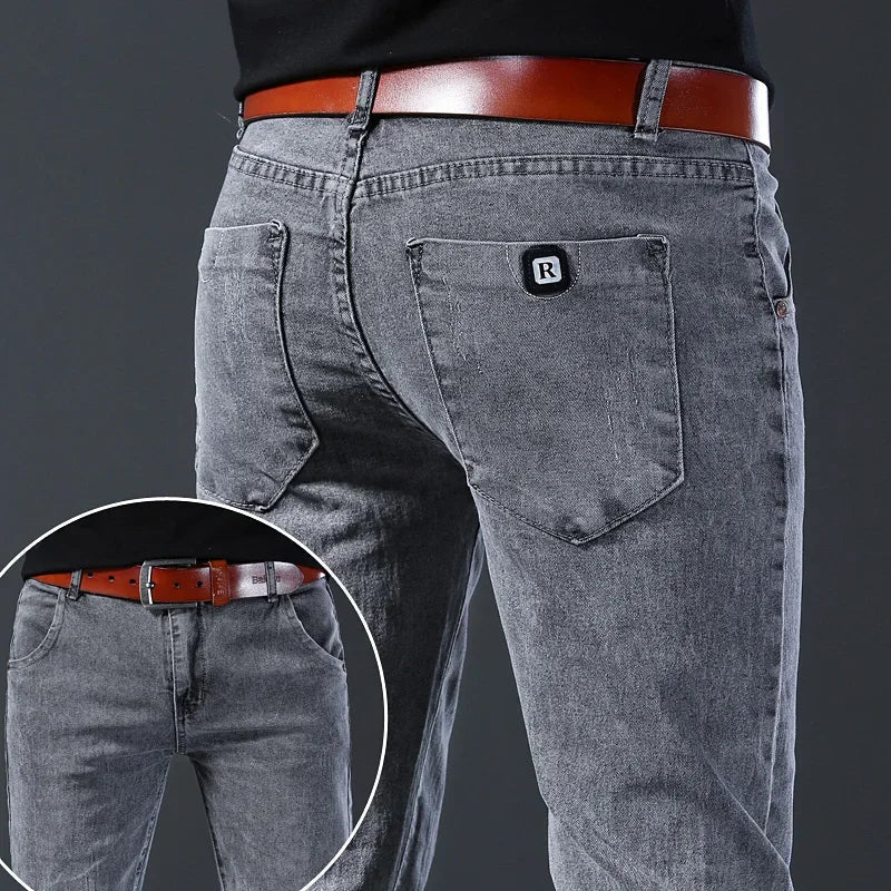 Excellence en Denim: Redéfinir Votre Style avec le Pantalon Slim Droite pour Homme