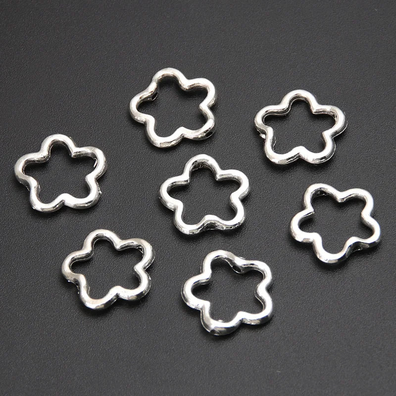 L'élégance créative à portée de main : redécouvrez vos bijoux avec ces pendentifs connecteurs