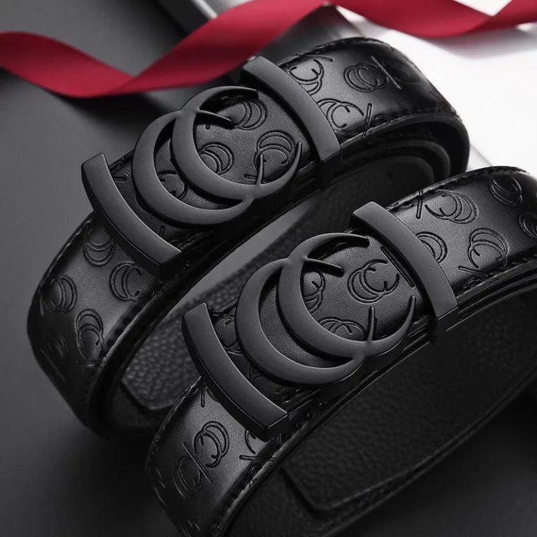 L’élégance Rétro Réinventée : Ceinture CC Buckle, l’Accessoire Incontournable