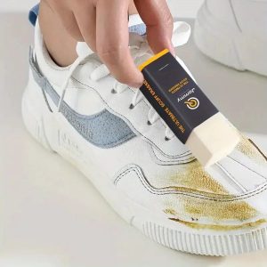 Révélez l'éclat caché de vos sneakers avec l'éponge décontamination Effaceur mat chaussures